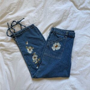 Floral Embroidered capri jeans